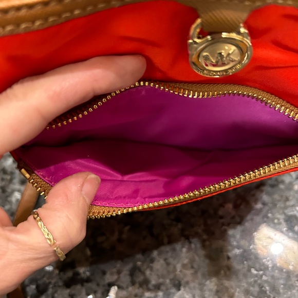 Adorable Michael Kors Crossbody purse - Picture 4 of 7